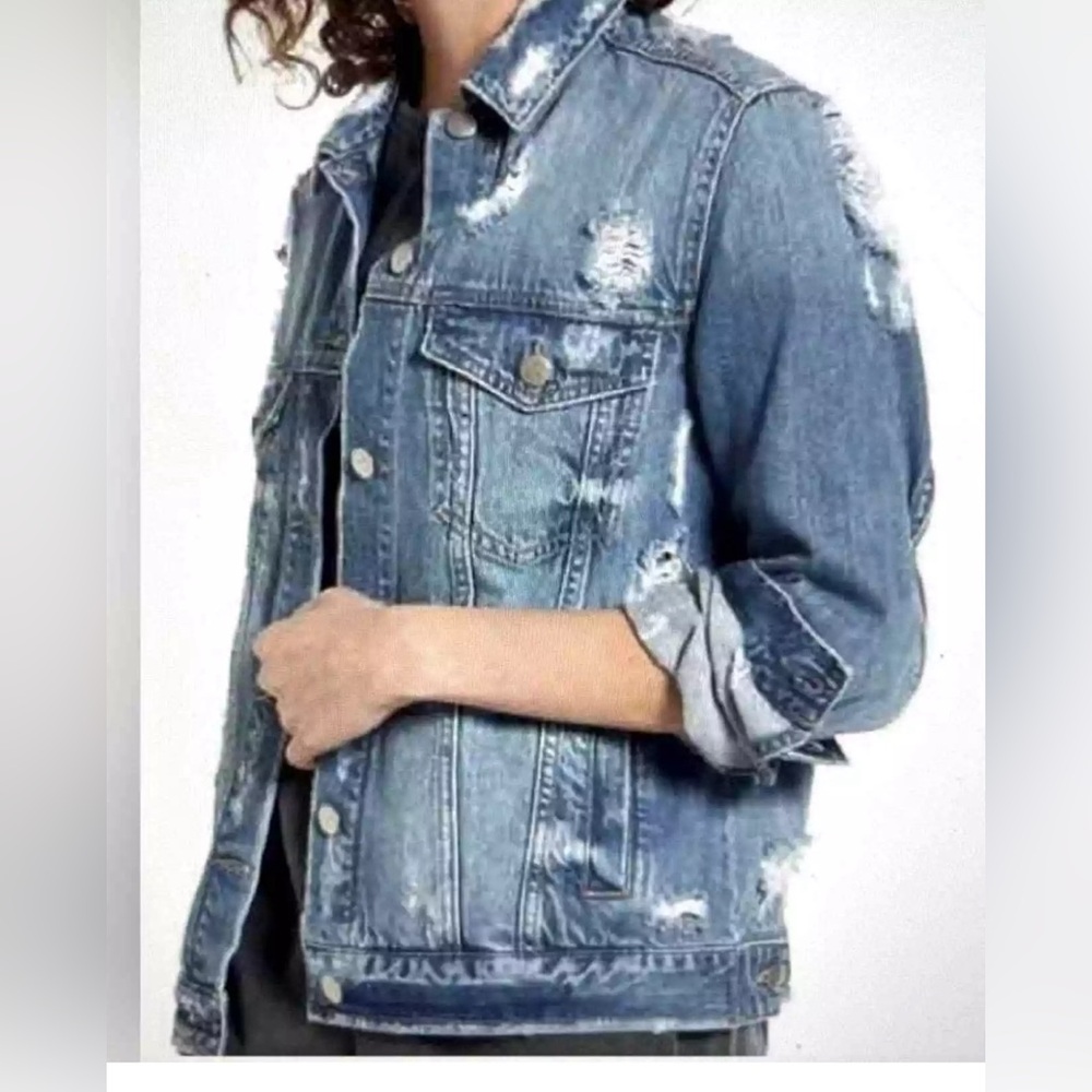 Distressed Denim Jacket‎